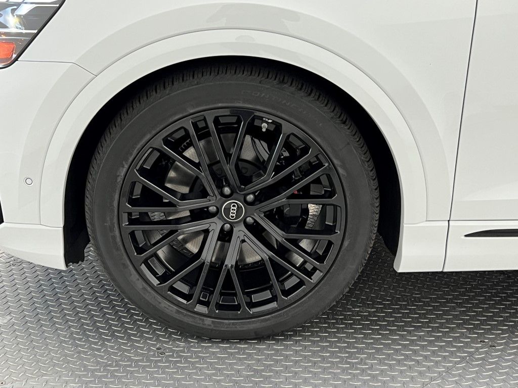 Thumbnail: 2026 Audi SQ8 - 10
