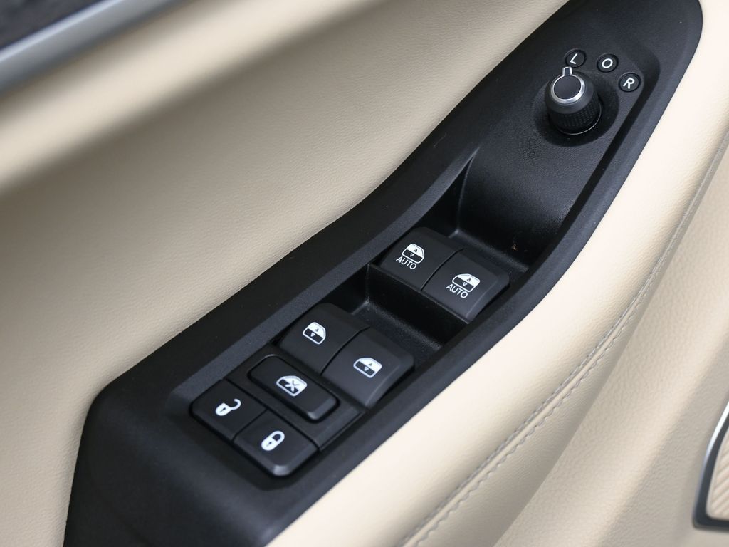 Used 2023 Baltic Gray Metallic Clearcoat Jeep Limited image 14