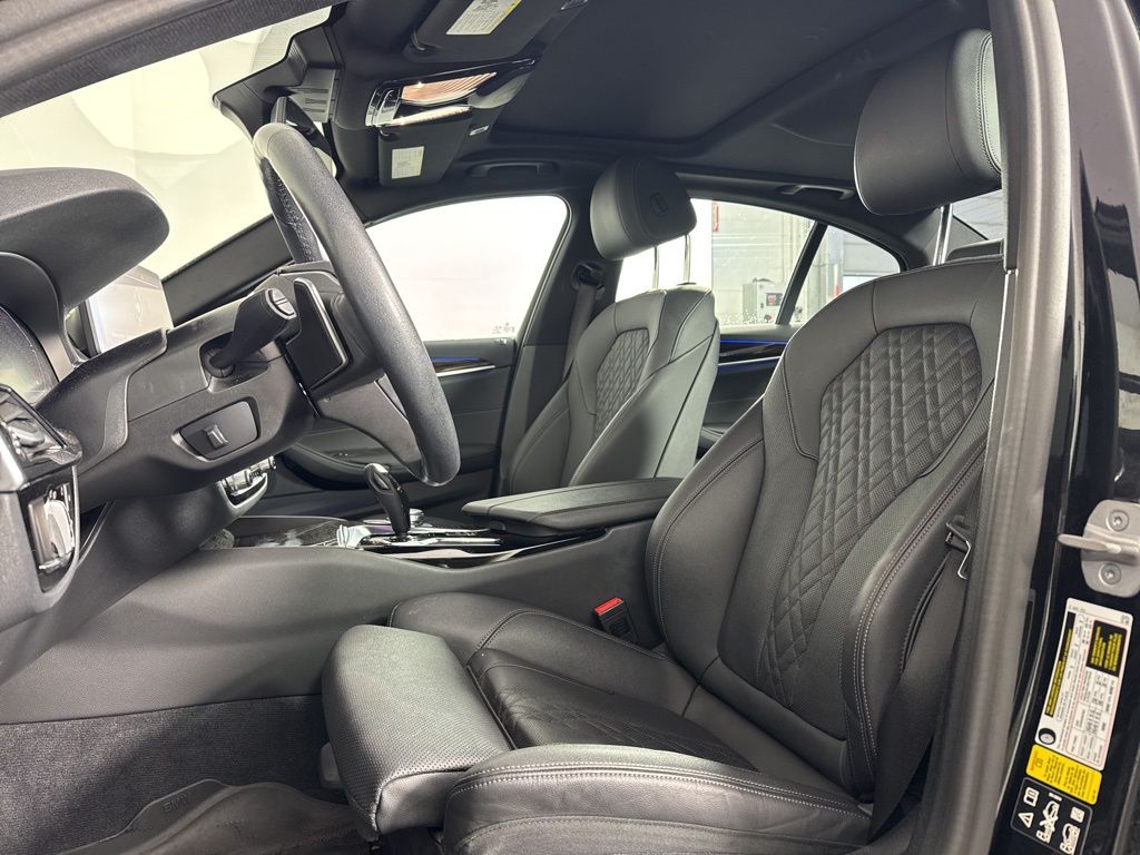 Thumbnail: 2023 BMW 5 Series - 14