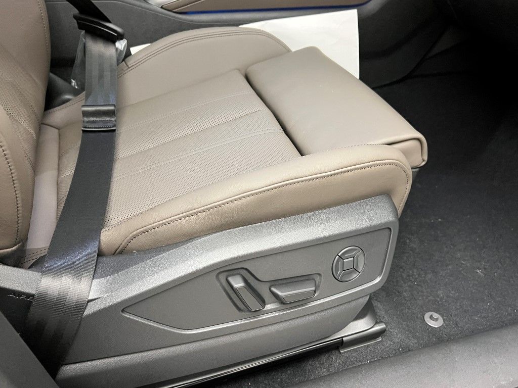 Thumbnail: 2025 Audi Q5 - 15