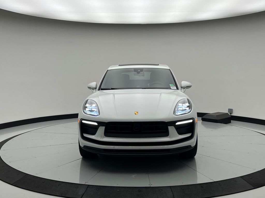 Thumbnail: 2024 Porsche Macan - 2