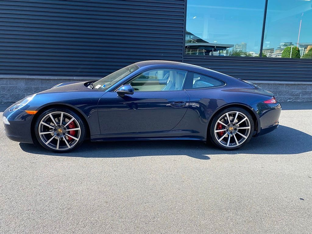 Thumbnail: 2015 Porsche 911 - 2