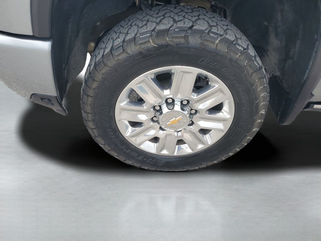 Used 2024 Gray Chevrolet High Country image 26