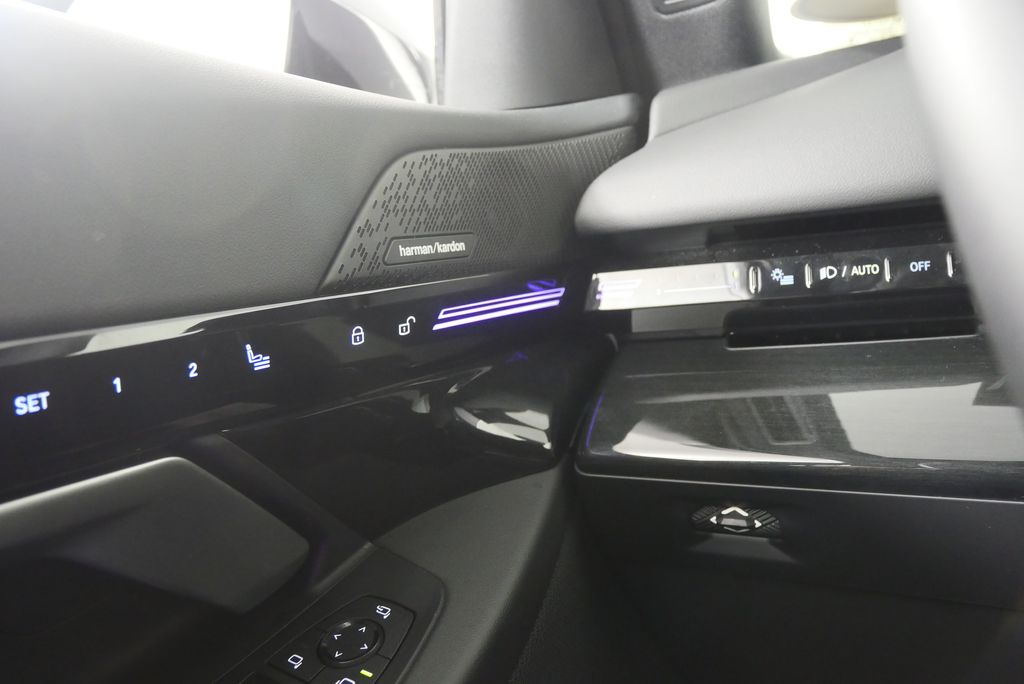 2025 BMW 5 Series 530i 21