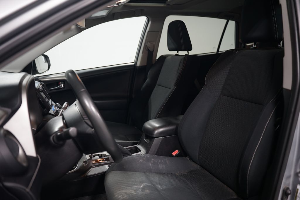 2017 Toyota RAV4 XLE 6