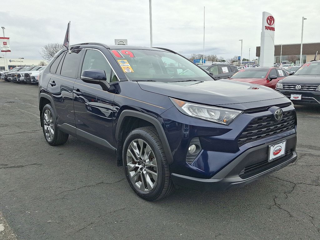Thumbnail: 2019 Toyota RAV4 - 3