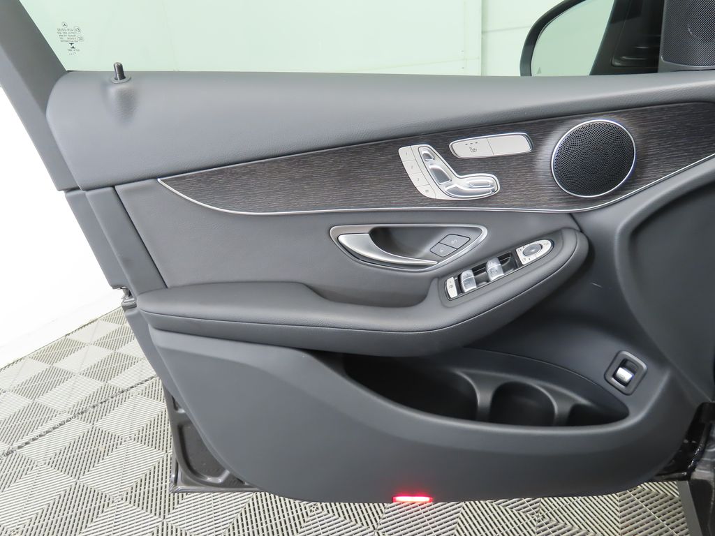 Thumbnail: 2022 Mercedes-Benz GLC - 24