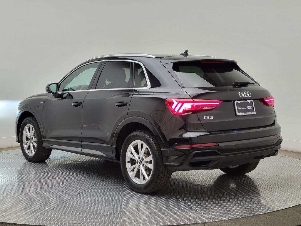 Thumbnail: 2023 Audi Q3 - 4