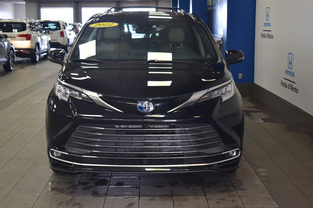 Thumbnail: 2022 Toyota Sienna - 8