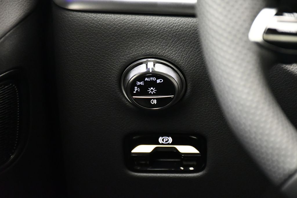 Thumbnail: 2026 Mercedes-Benz GLC - 21