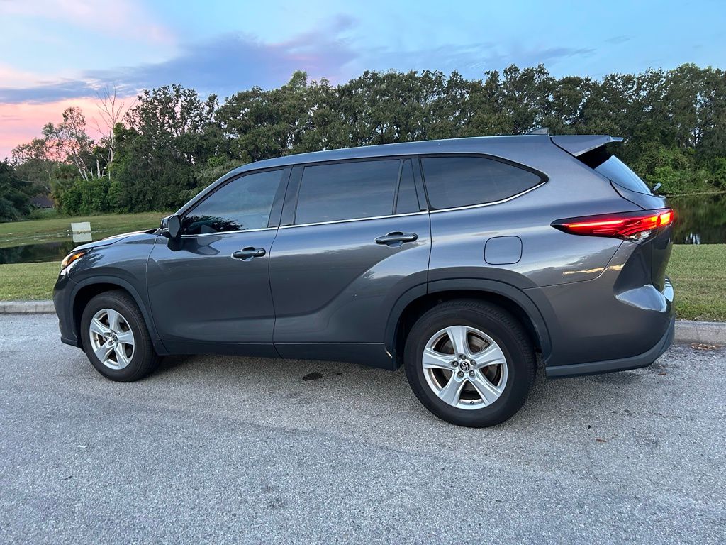 Thumbnail: 2022 Toyota Highlander - 3