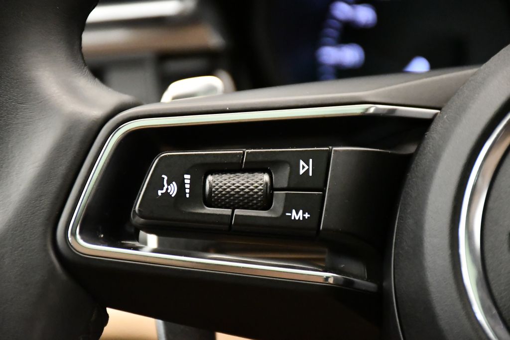 Thumbnail: 2022 Porsche Macan - 28