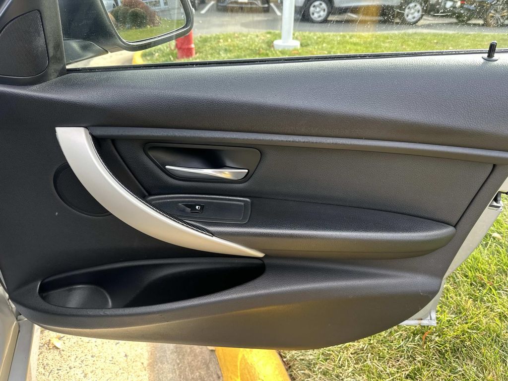 Thumbnail: 2015 BMW 3 Series - 18