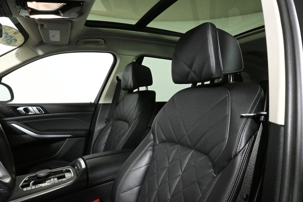 Thumbnail: 2024 BMW X7 - 16