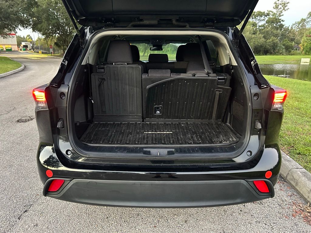 Thumbnail: 2023 Toyota Highlander - 10