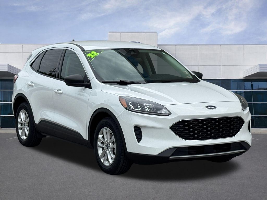 Used 2022 Ford Escape SE with VIN 1FMCU0G61NUB95856 for sale in Kansas City