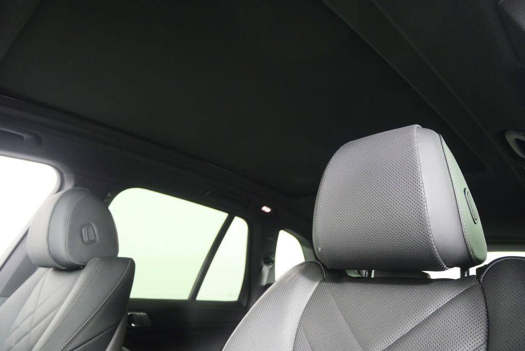Thumbnail: 2026 BMW X5 - 12
