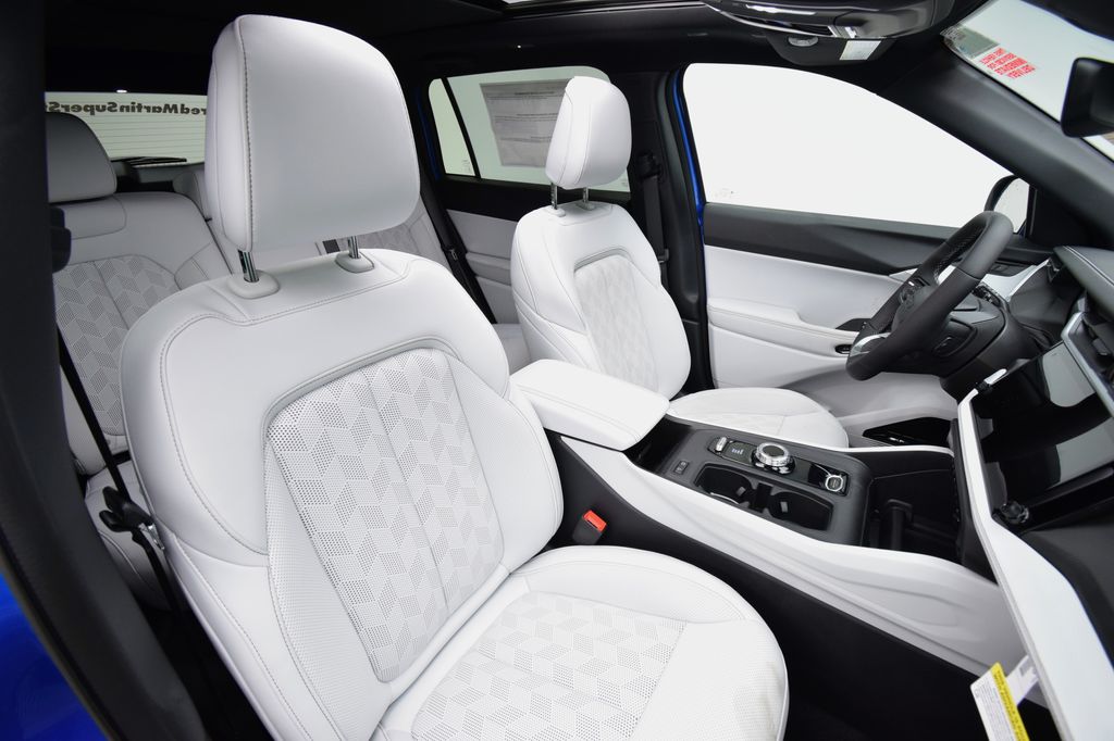 new 2026 Jeep Cherokee car, priced at $43,610