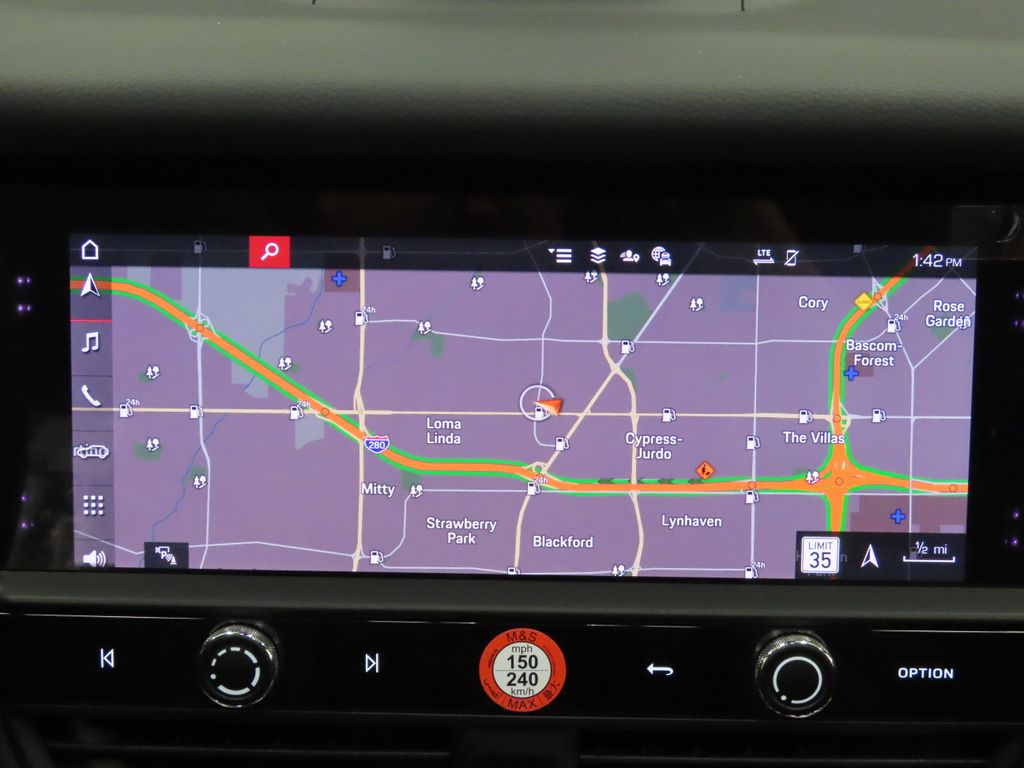 Thumbnail: 2026 Porsche Macan - 24