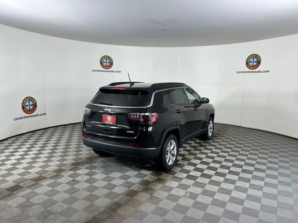 Used 2025 Black Jeep Latitude image 20