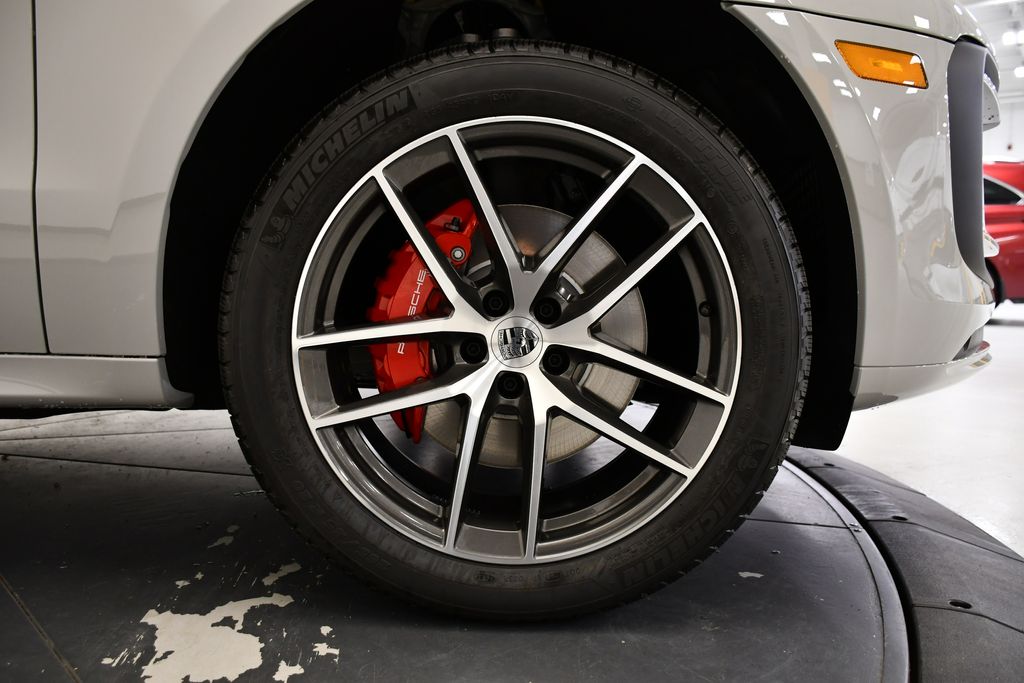 Thumbnail: 2026 Porsche Macan - 19