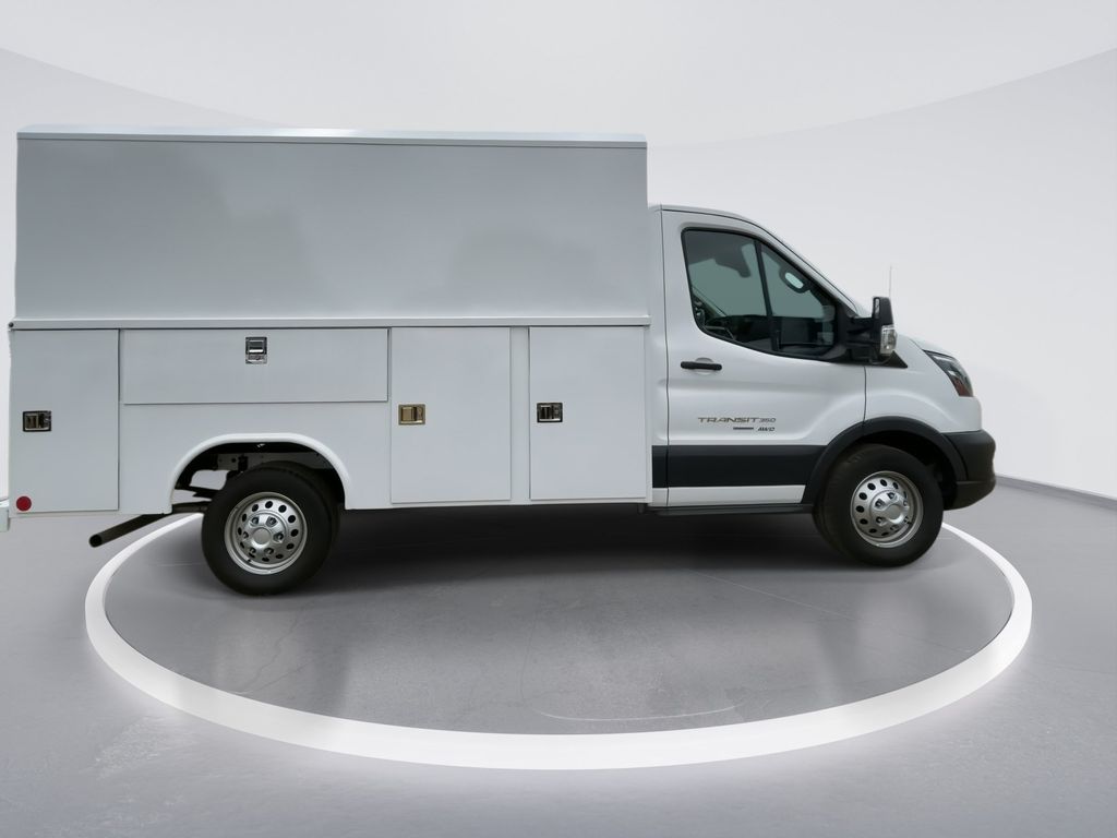 New 2025 Oxford White Ford Cutaway image 9