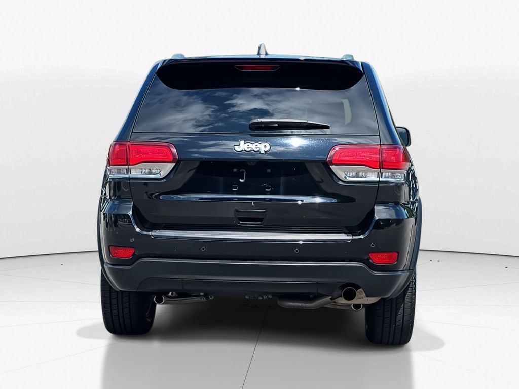 2021 Diamond Black Crystal Pearlcoat Jeep Grand Cherokee Laredo X RWD SUV