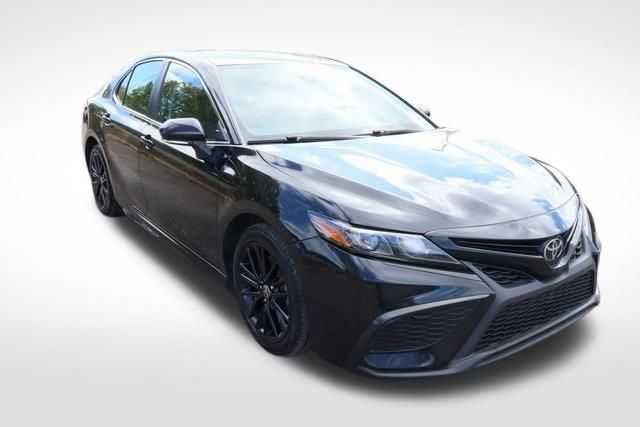 2022 Toyota Camry SE 3