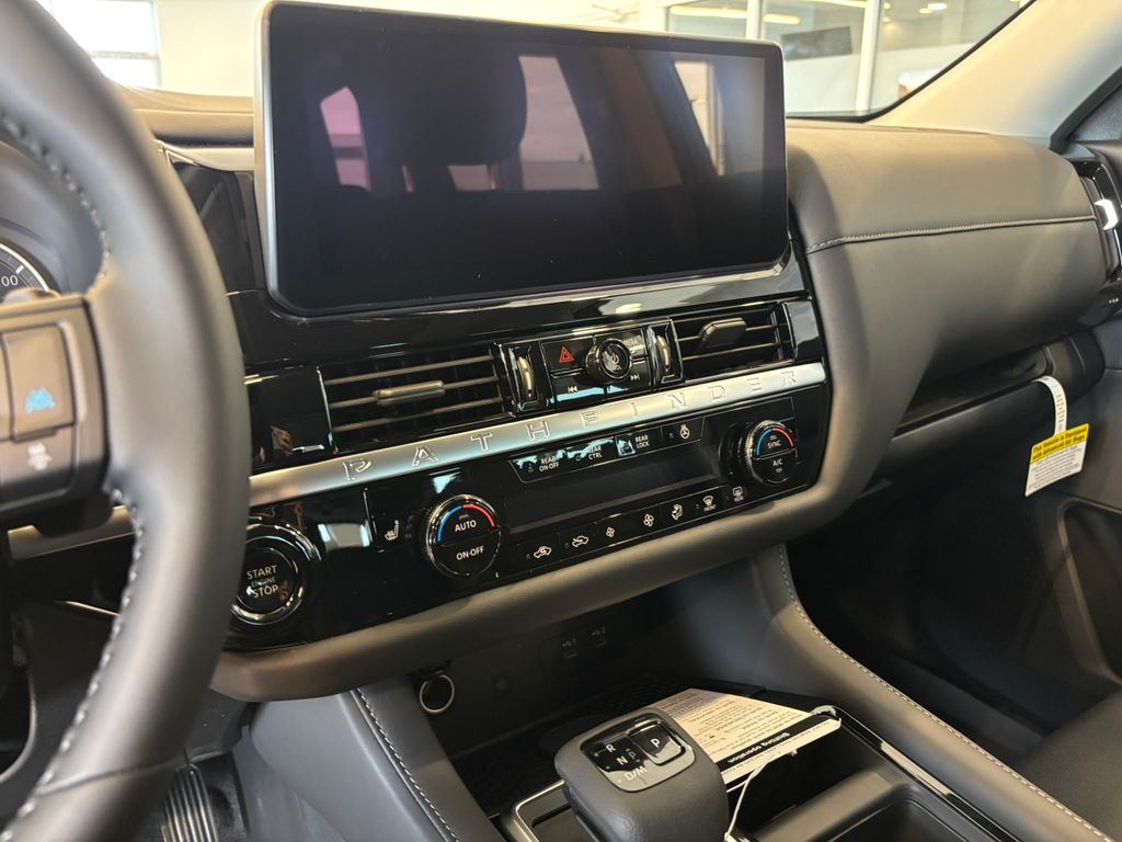 2026 Nissan Pathfinder SV