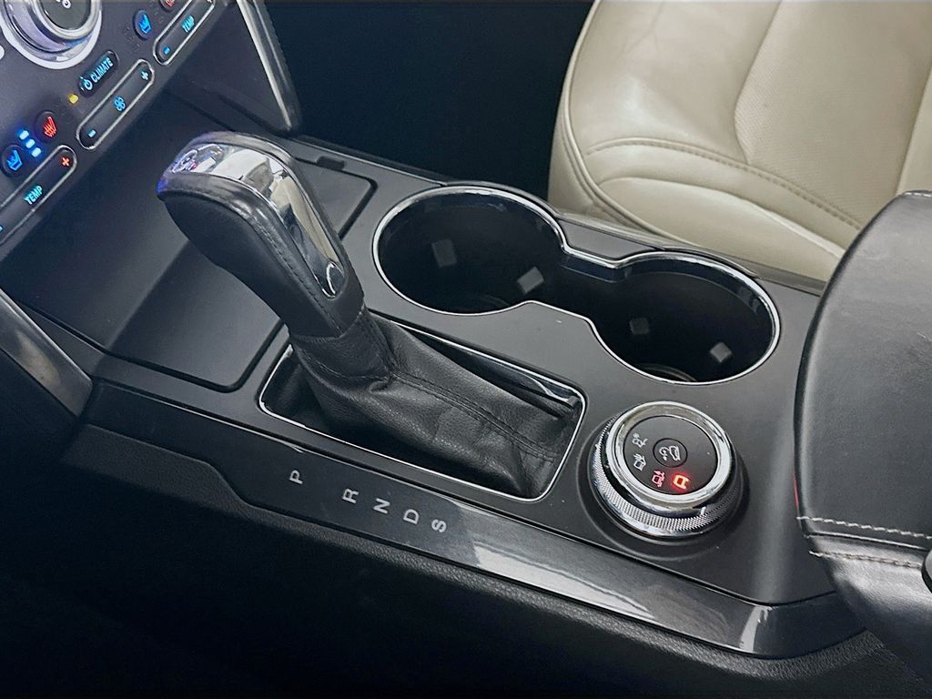 Used 2018 White Ford Platinum image 16