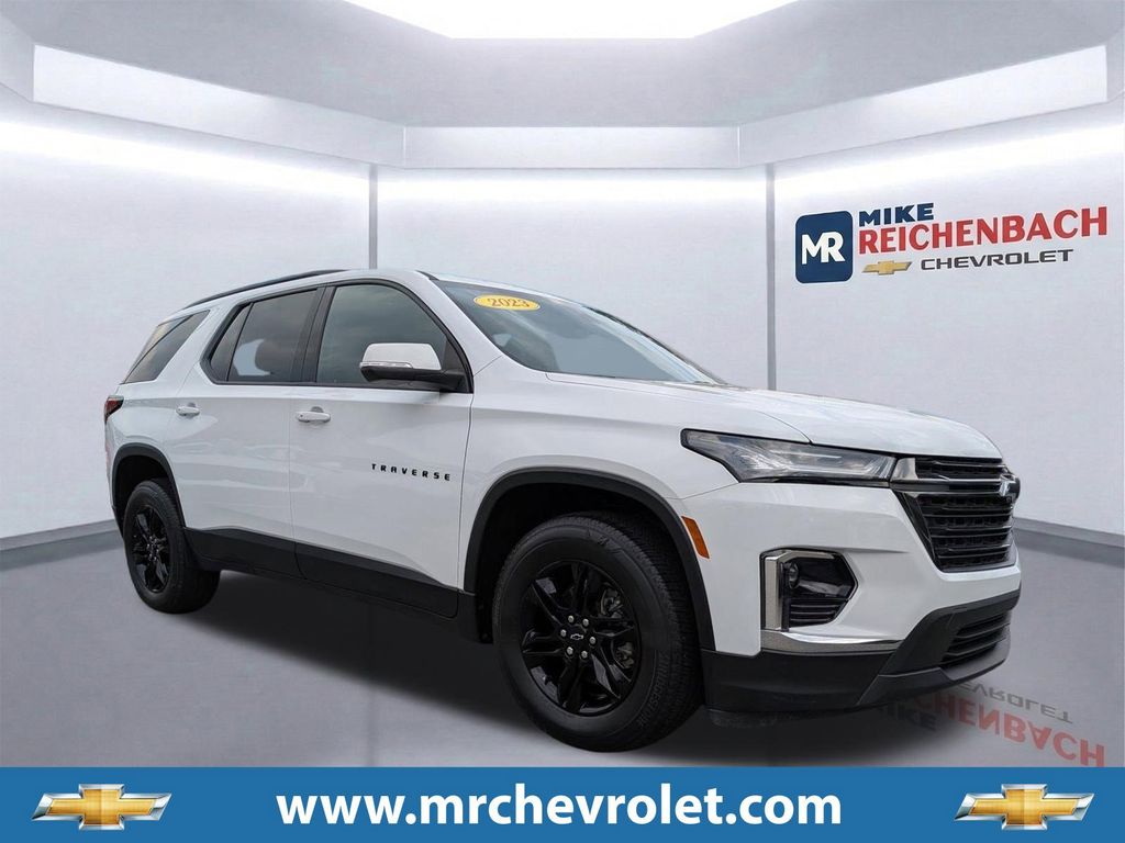 2023 Chevrolet Traverse LT Cloth FWD