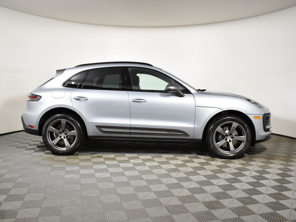 Thumbnail: 2026 Porsche Macan - 8