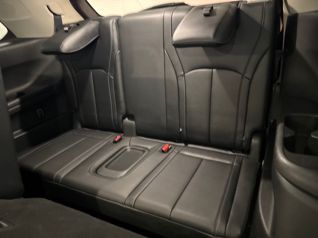 Certified Used 2024 White INFINITI LUXE image 32