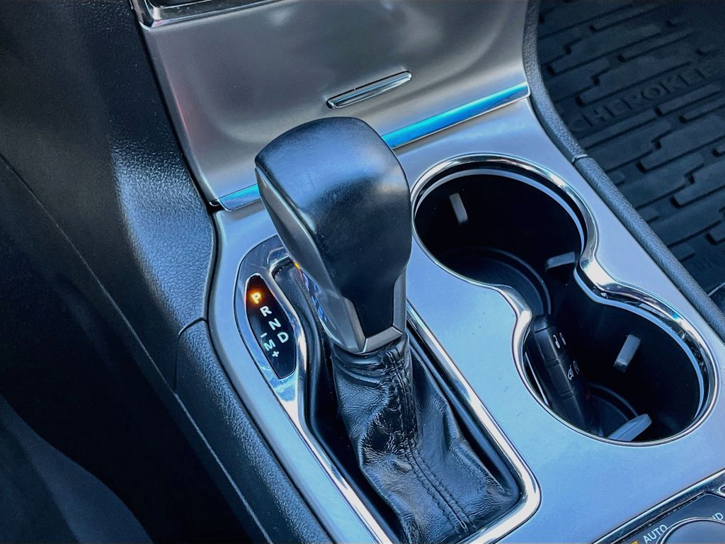 Used 2021 Gray Jeep Limited image 17