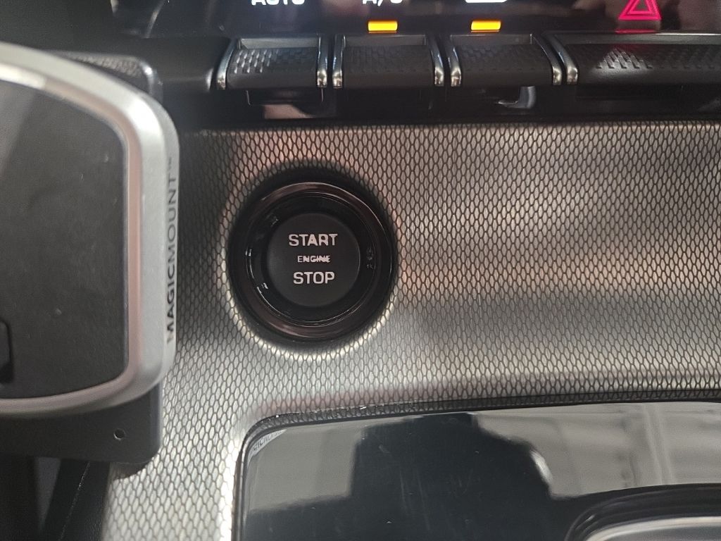 Used 2017 Black Jaguar Base image 15