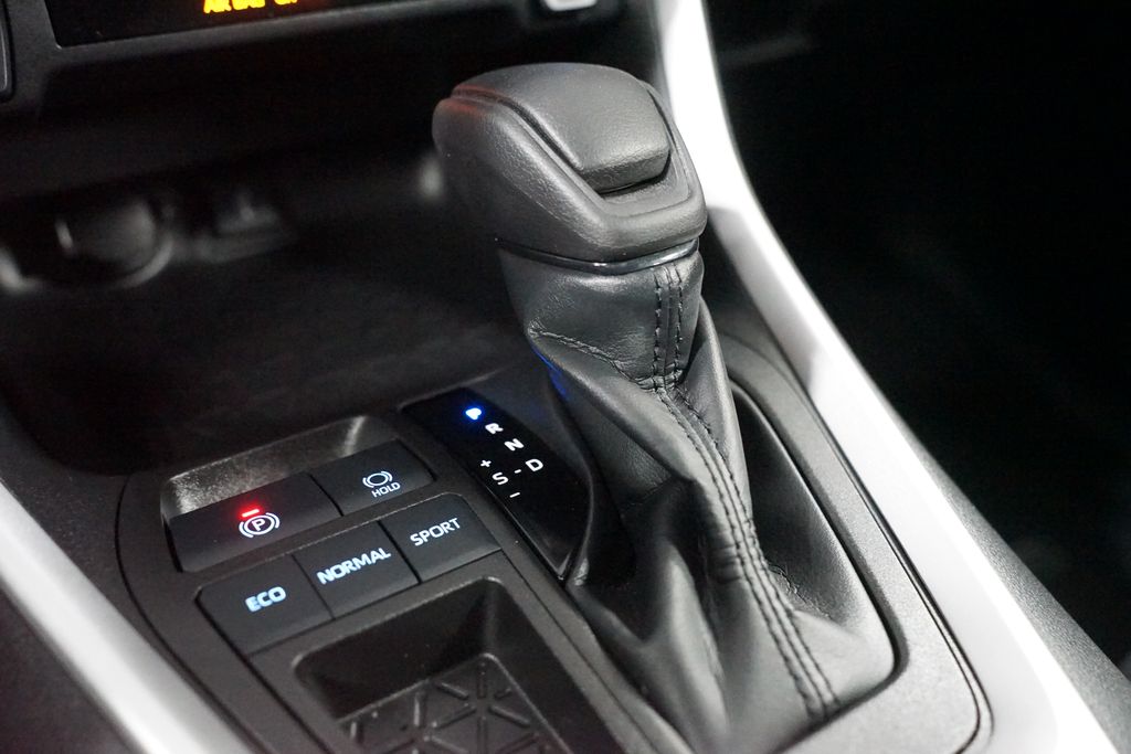 Thumbnail: 2022 Toyota RAV4 - 20