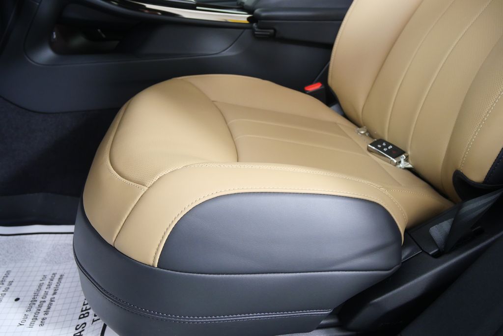 Thumbnail: 2025 Land Rover Range Rover Sport - 11