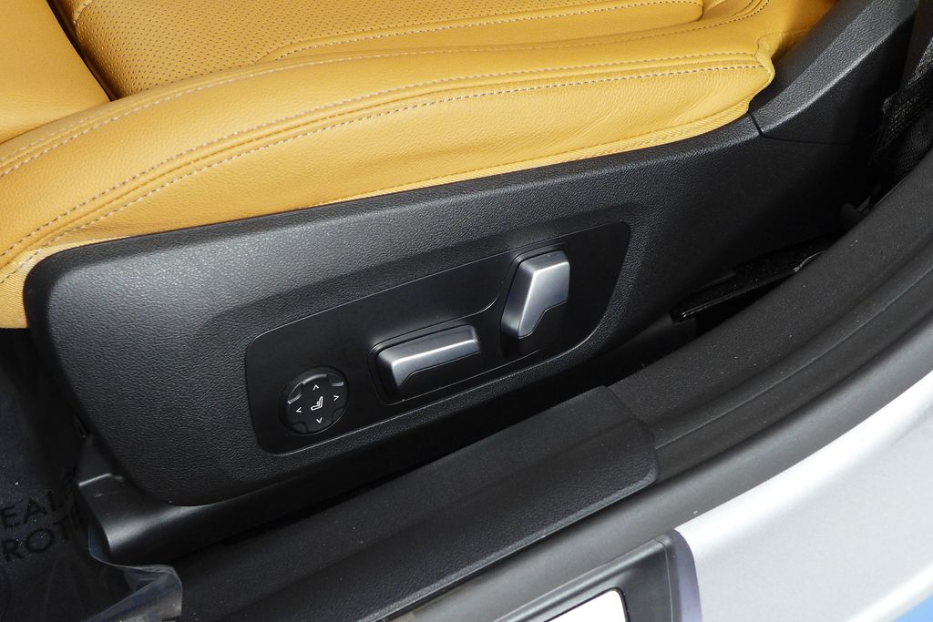 Thumbnail: 2023 BMW i4 - 23