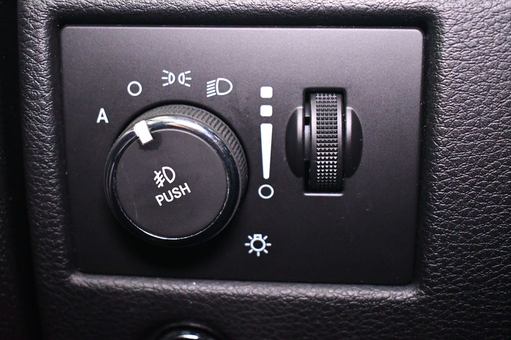 Thumbnail: 2016 Jeep Grand Cherokee - 19