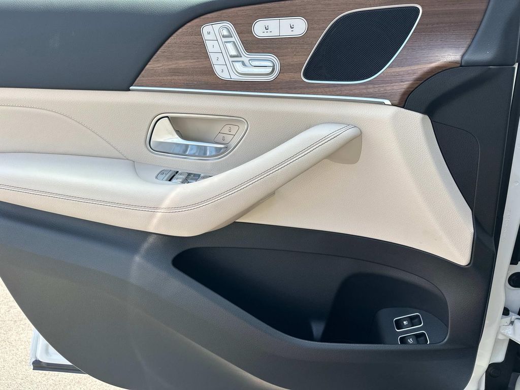 Thumbnail: 2025 Mercedes-Benz GLE - 18