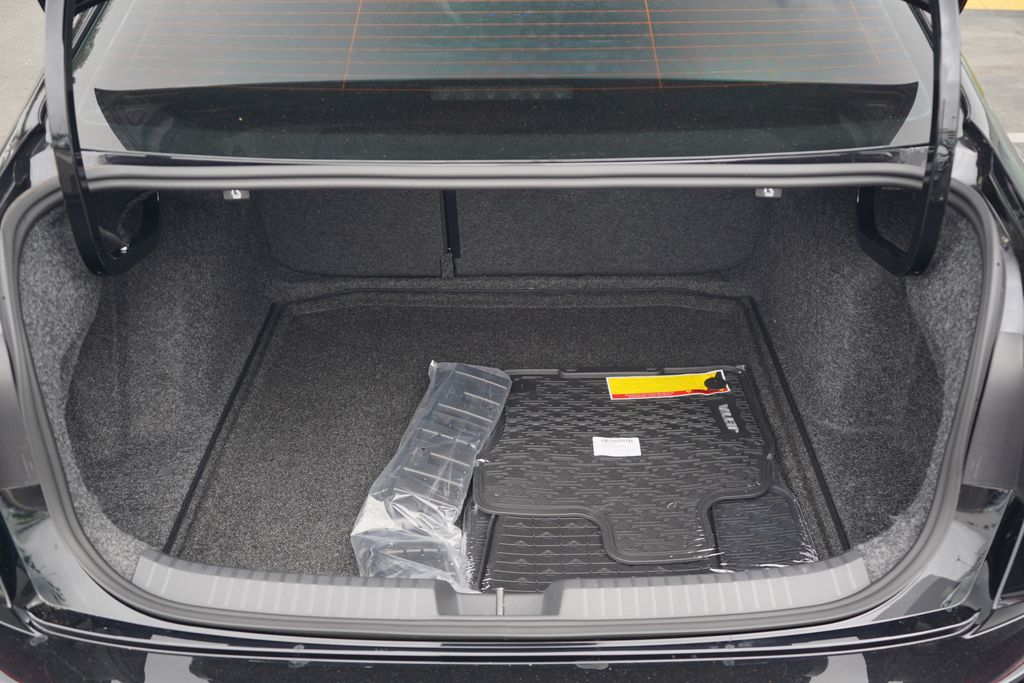 Thumbnail: 2025 Volkswagen Jetta - 11