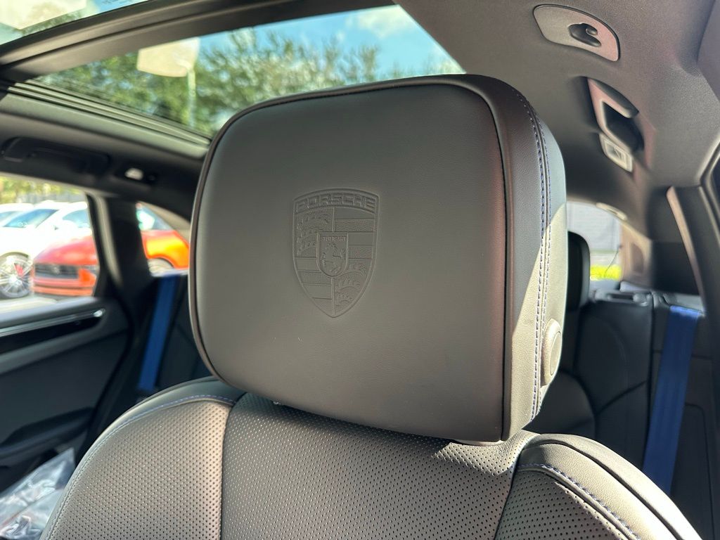 Thumbnail: 2026 Porsche Macan - 23