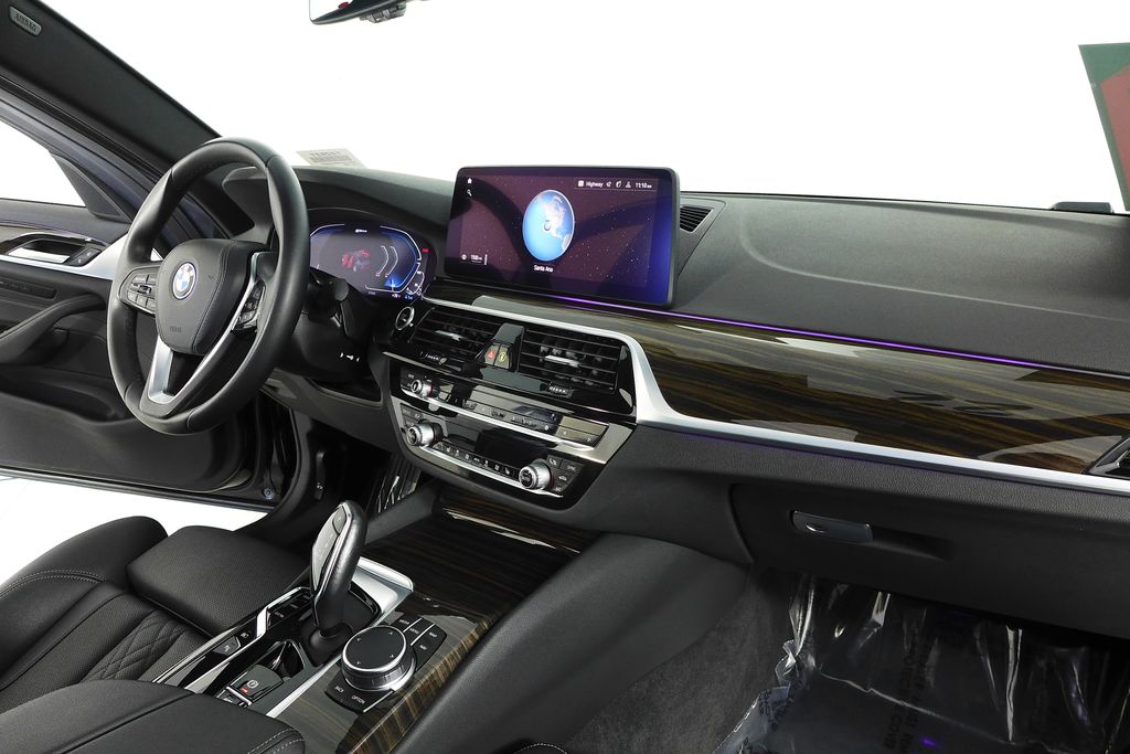 Thumbnail: 2022 BMW 5 Series - 13