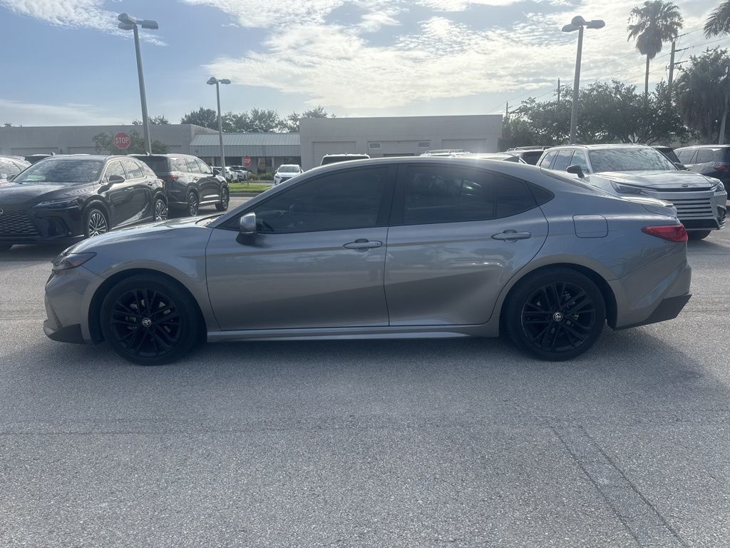 Used 2025  Toyota SE image 3