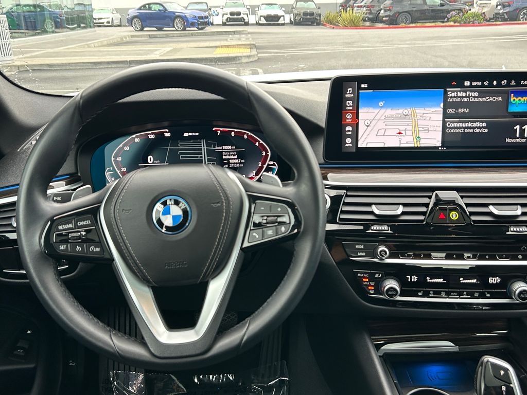 Thumbnail: 2023 BMW 5 Series - 17