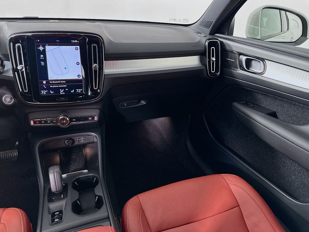 Thumbnail: 2019 Volvo XC40 - 24