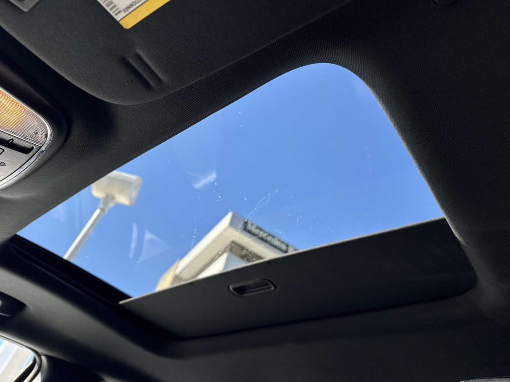 Thumbnail: 2017 Jeep Grand Cherokee - 31