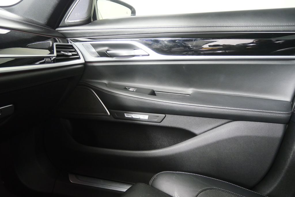 2018 BMW 7 Series 740i xDrive 26