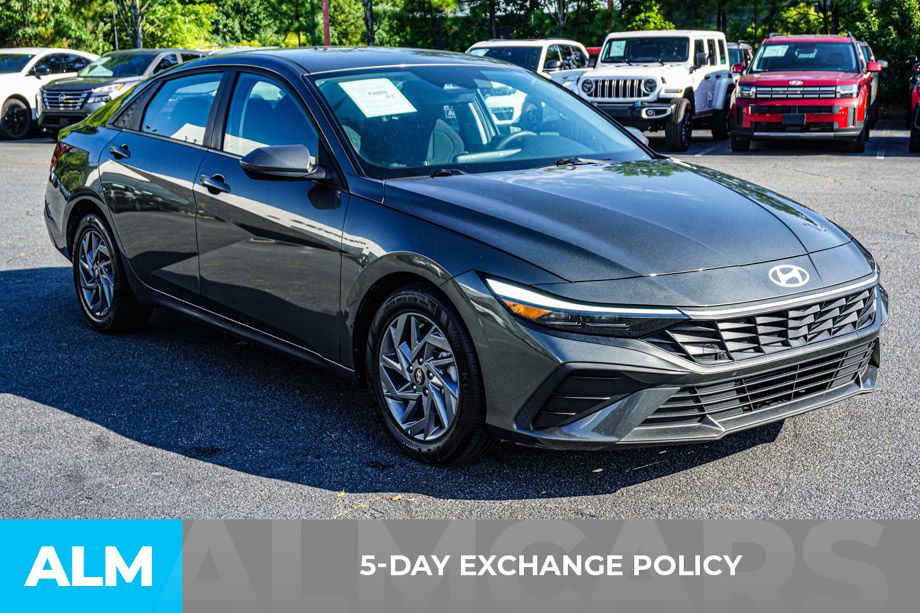 Used 2024 Gray Hyundai SEL image 3
