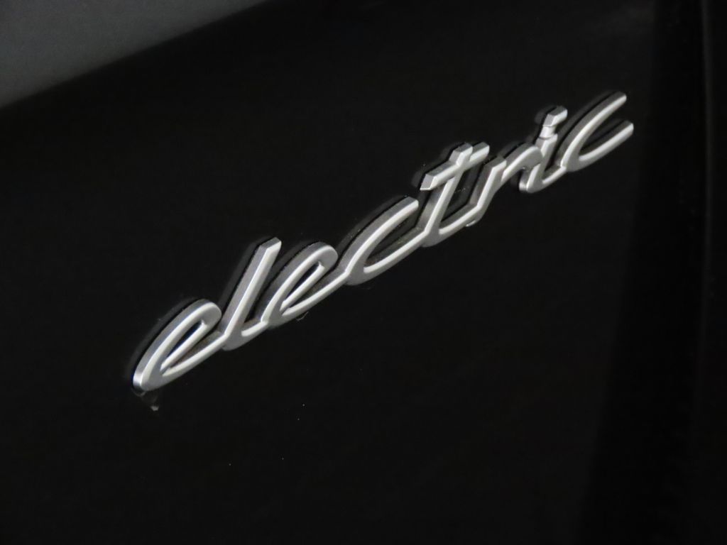 Thumbnail: 2026 Porsche Taycan - 13